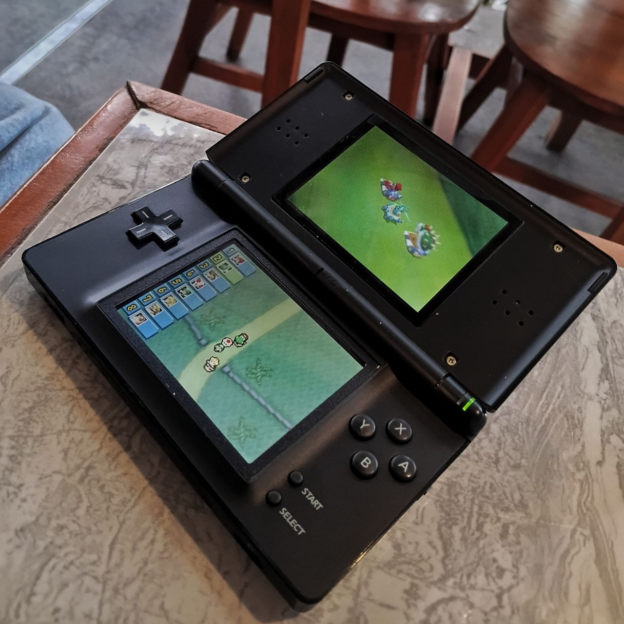 Sejak Punya Nintendo DS Lite, Waktu Saya untuk Scrolling Media Sosial Semakin Sedikit