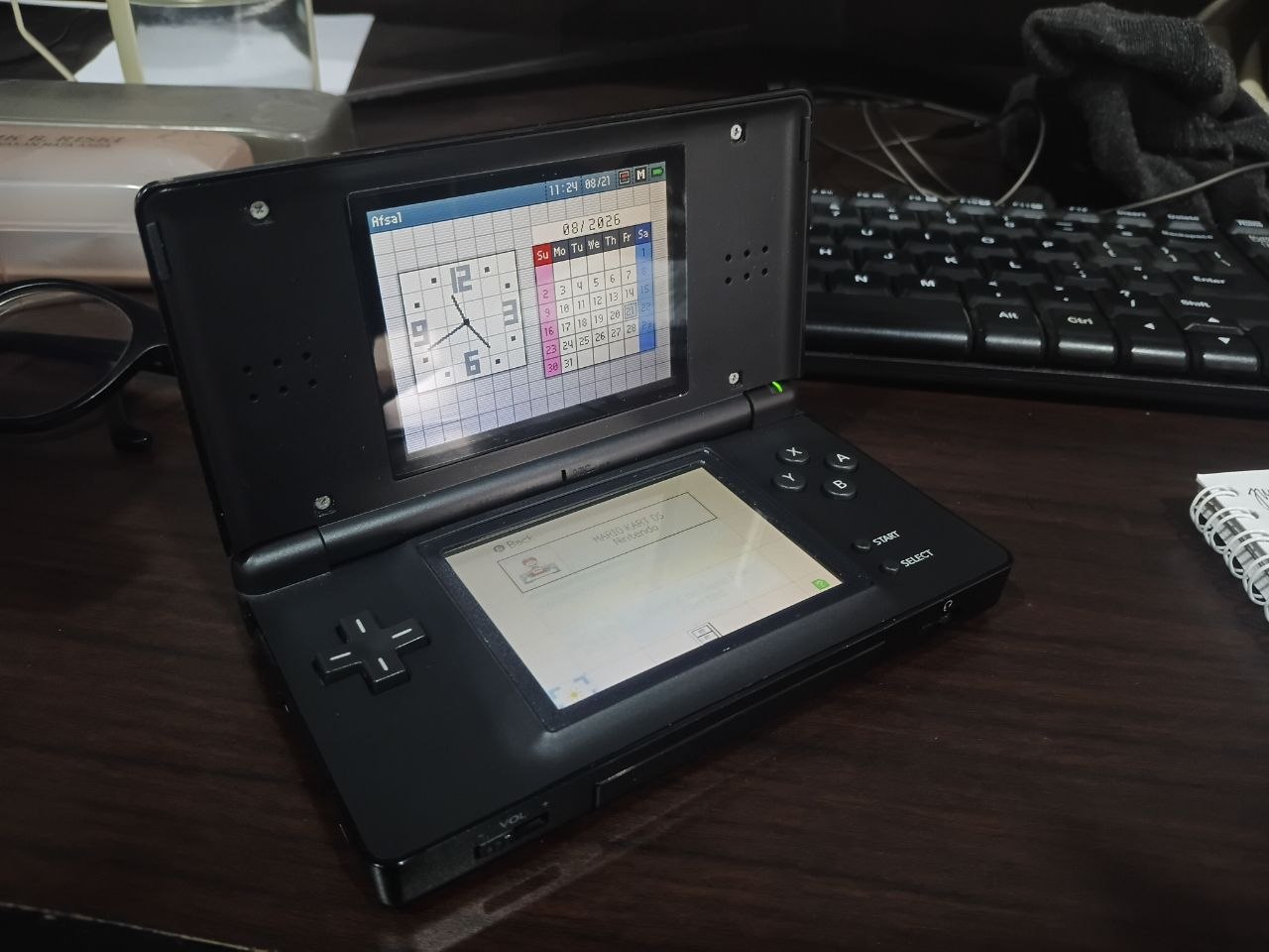 Sejak Punya Nintendo DS Lite, Waktu Saya untuk Scrolling Media Sosial Semakin Sedikit